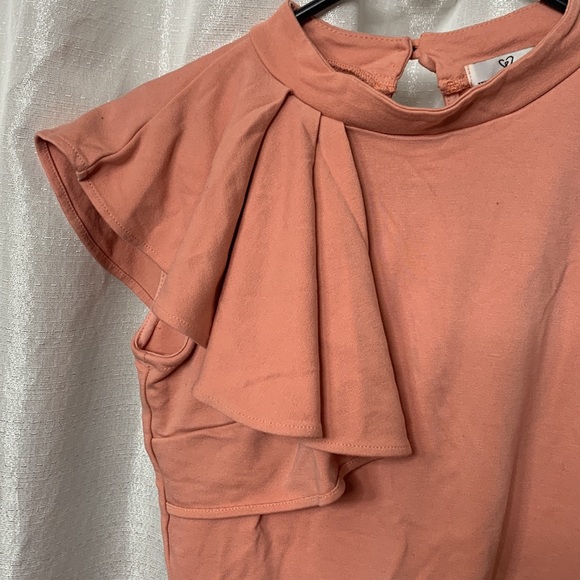 Windsor Peplum Blouse Ruffle Shoulder Color Peach Size Medium - Picture 2 of 7